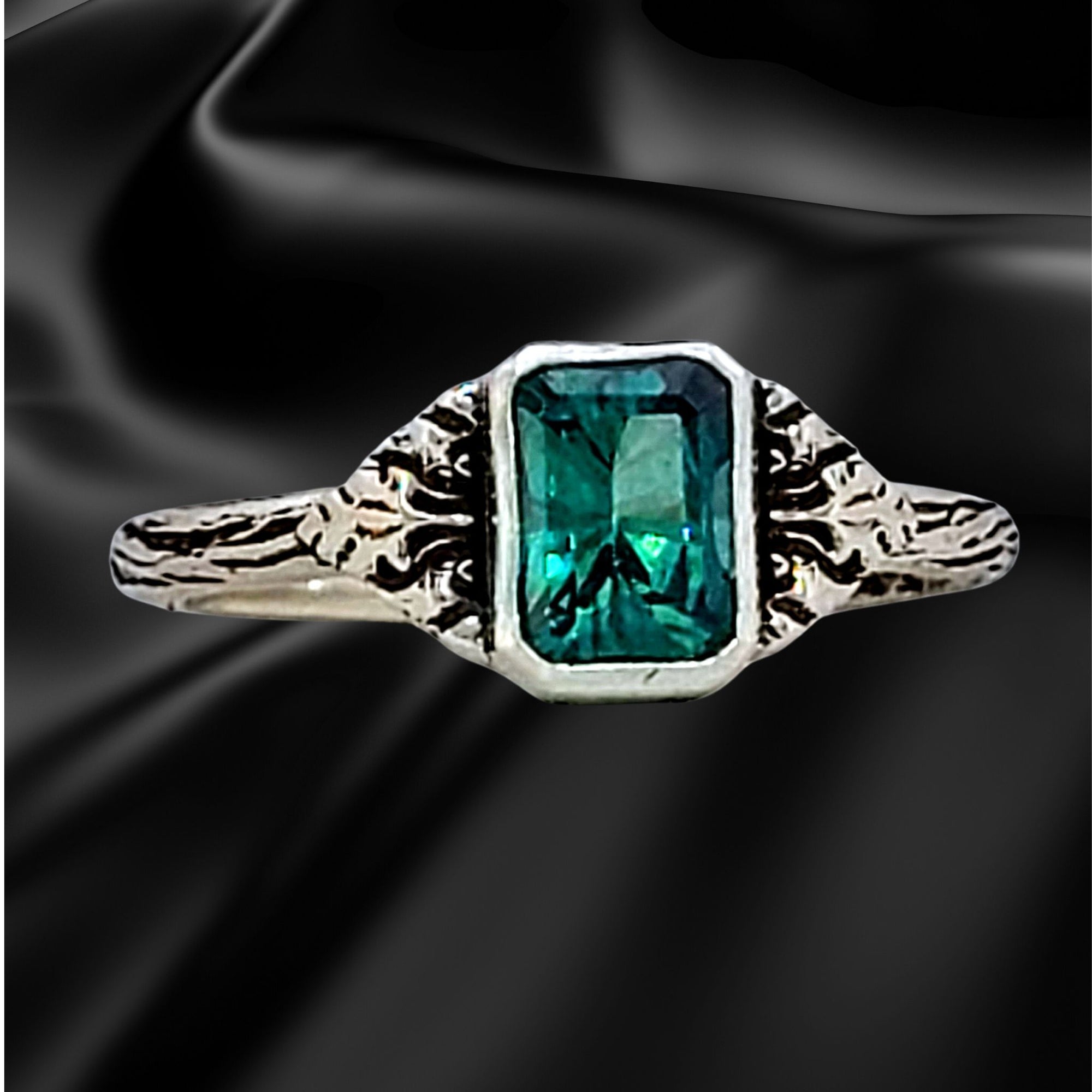 TEST 1 - 3 Leaf Princess Cut Emerald - Black Silk Background