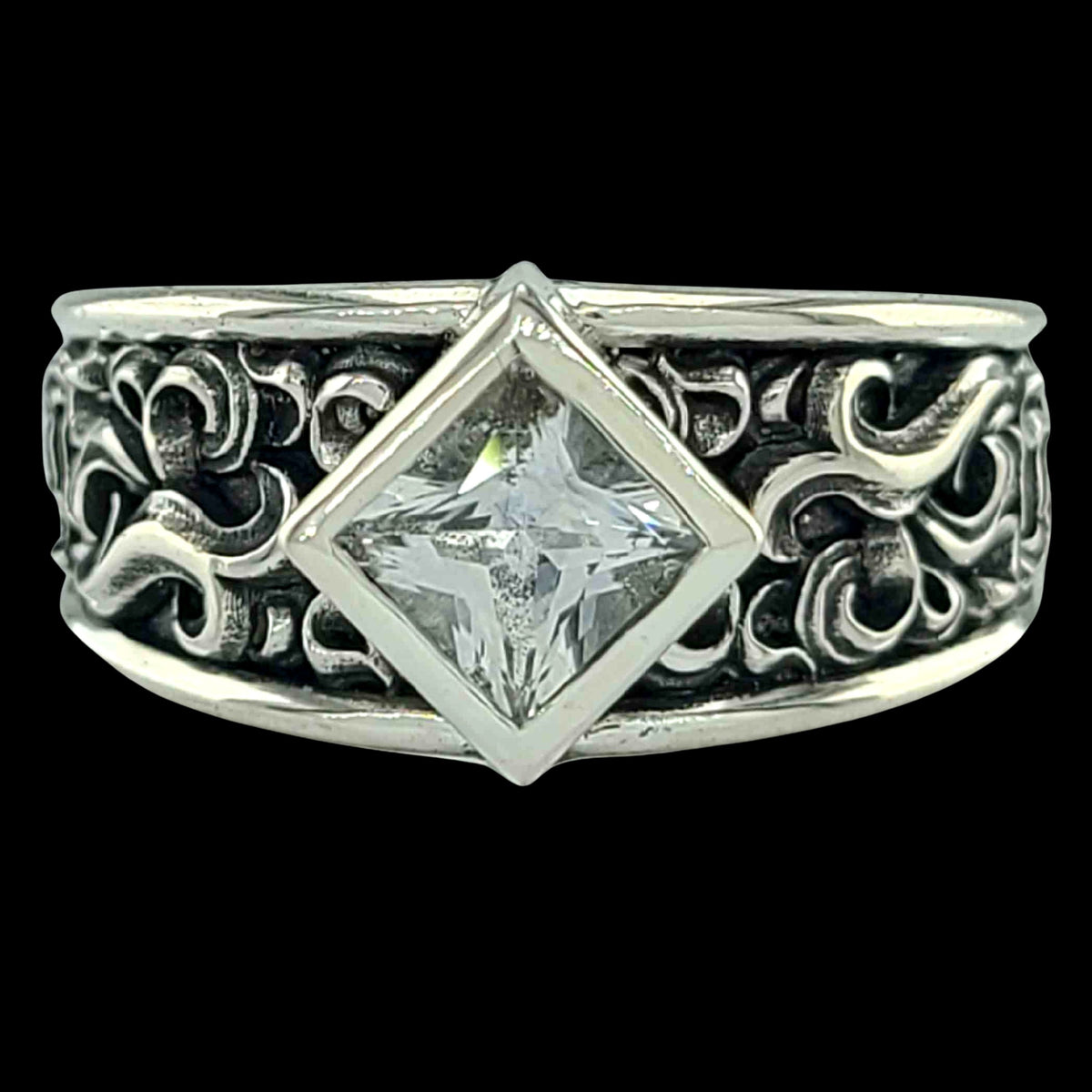 CASCADE TAPERED with WHITE TOPAZ